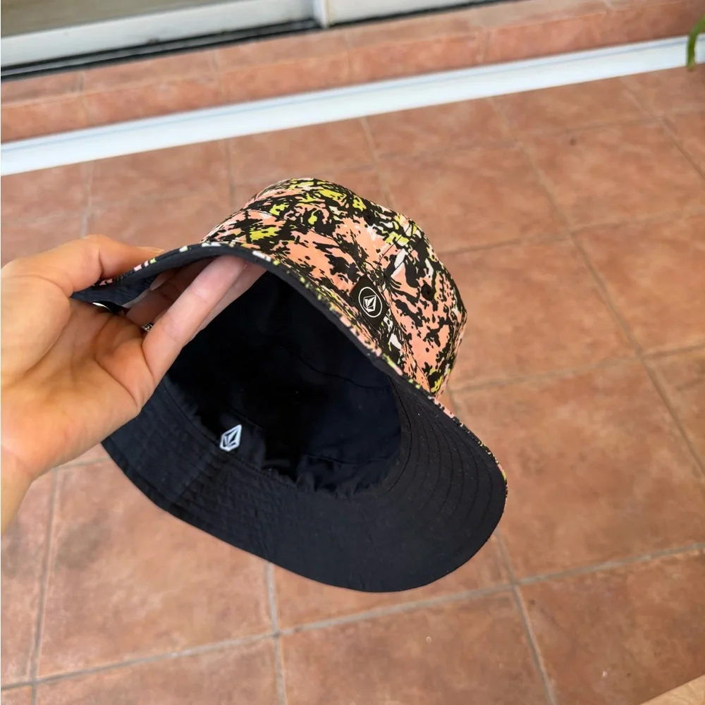 Volcom Black and Patterned Reversible Bucket Hat - Picture 4 of 4